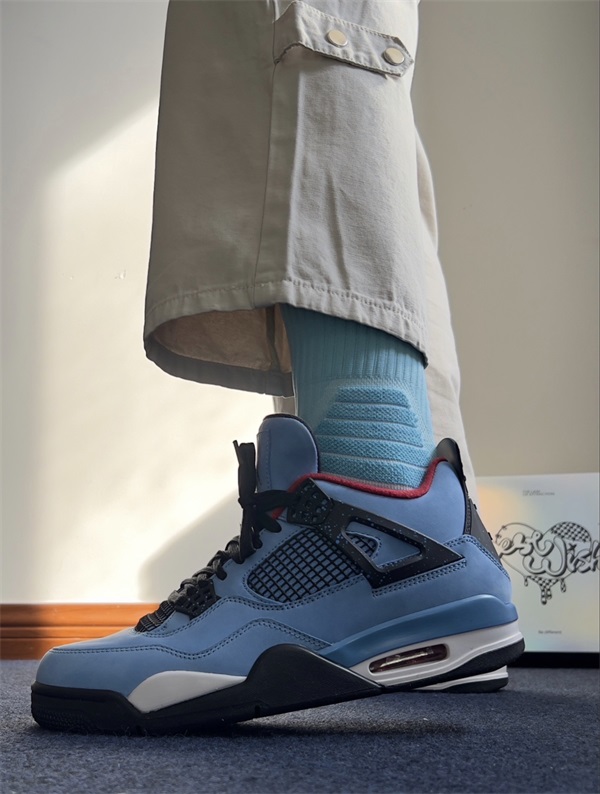 Travis Scott x Air Jordan 4 Retro 'Cactus Jack' photo review