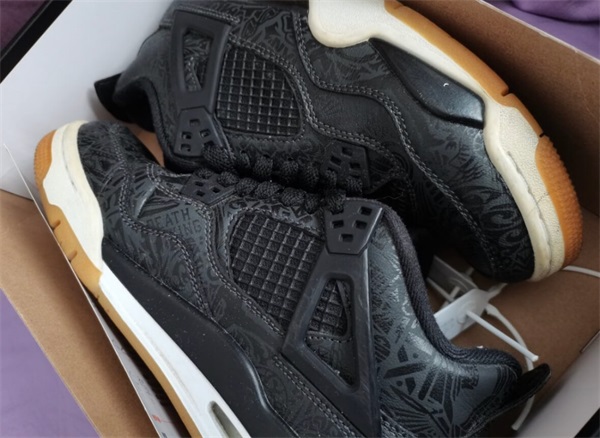 Air Jordan 4 Retro 'Black Laser' photo review