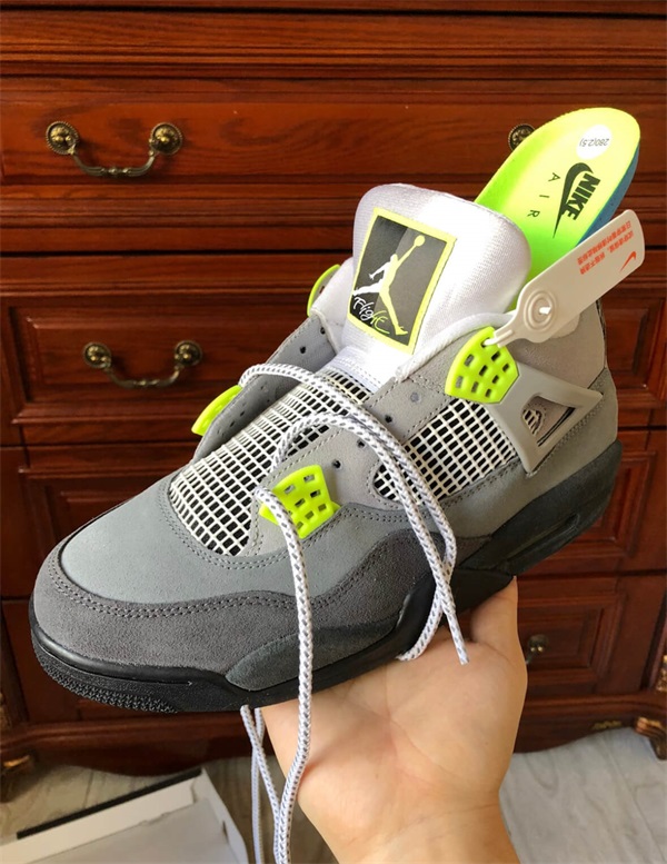 Air Jordan 4 Retro SE 'Neon 95' photo review