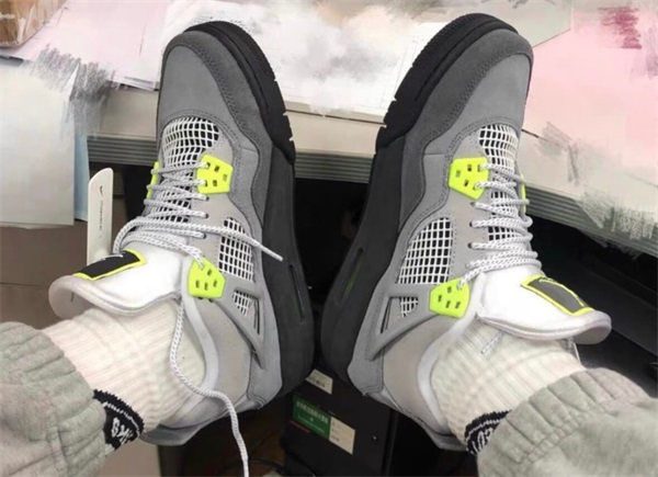 Air Jordan 4 Retro SE 'Neon 95' photo review