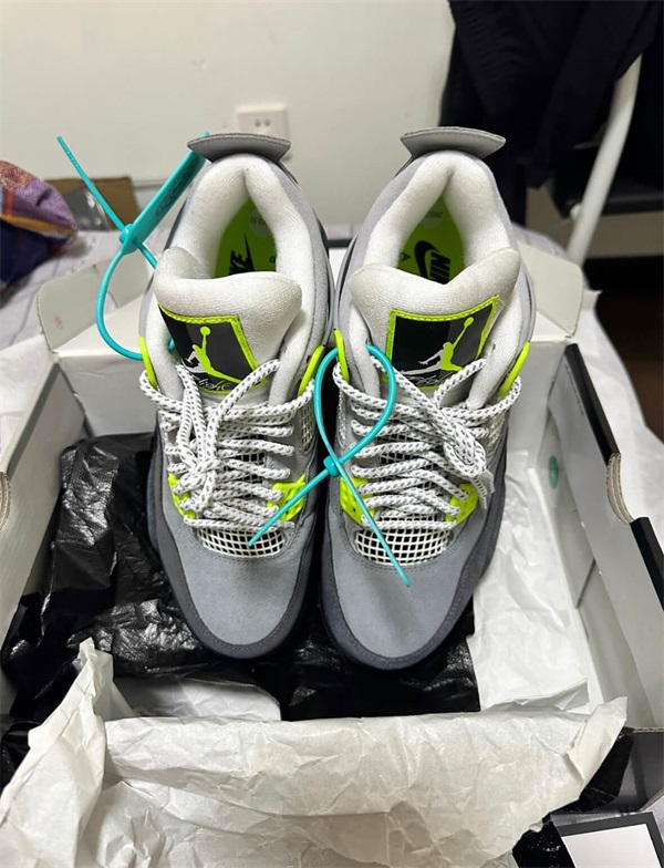 Air Jordan 4 Retro SE 'Neon 95' photo review