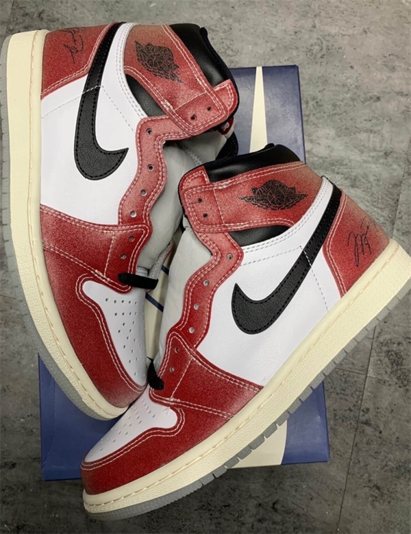 Trophy Room x Air Jordan 1 Retro High OG SP 'Chicago' photo review