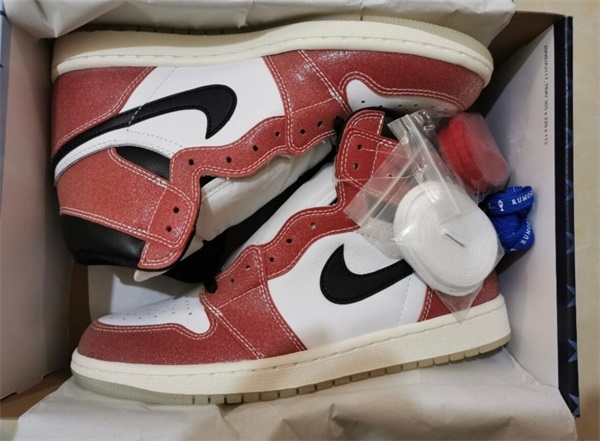 Trophy Room x Air Jordan 1 Retro High OG SP 'Chicago' photo review