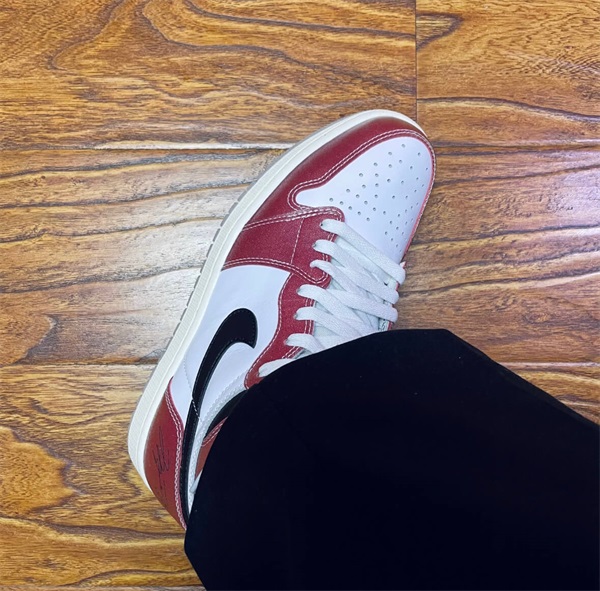 Trophy Room x Air Jordan 1 Retro High OG SP 'Chicago' photo review