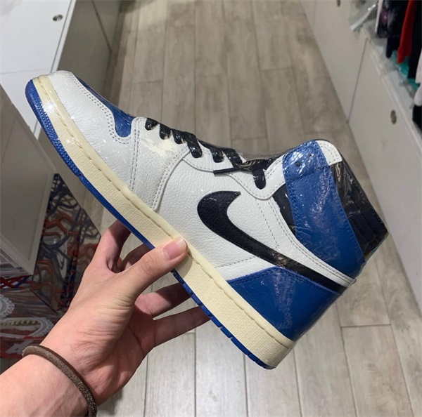 Travis Scott xFragment x Air Jordan 1 High OG SP “Military Blue” photo review