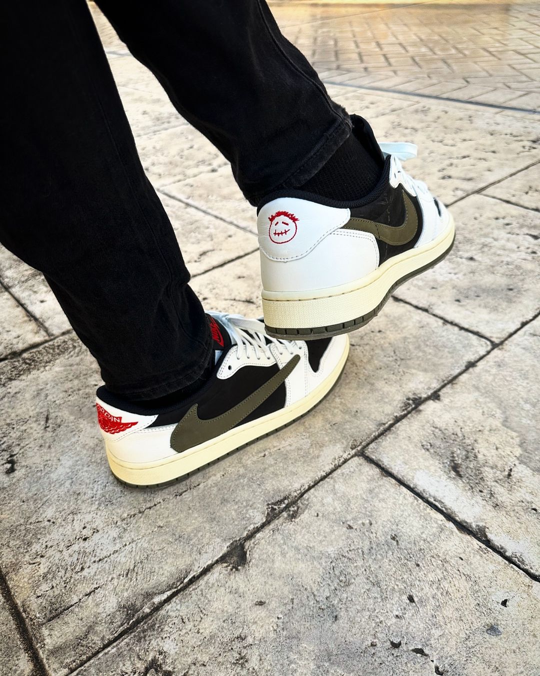 Air Jordan 1 Retro Low OG SP 'Travis Scott Medium Olive' photo review